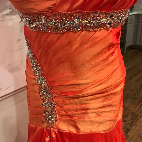 New medium Orange evening gown - Picture 4 of 4